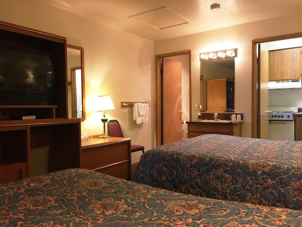 Milwaukie Inn Portland South Экстерьер фото