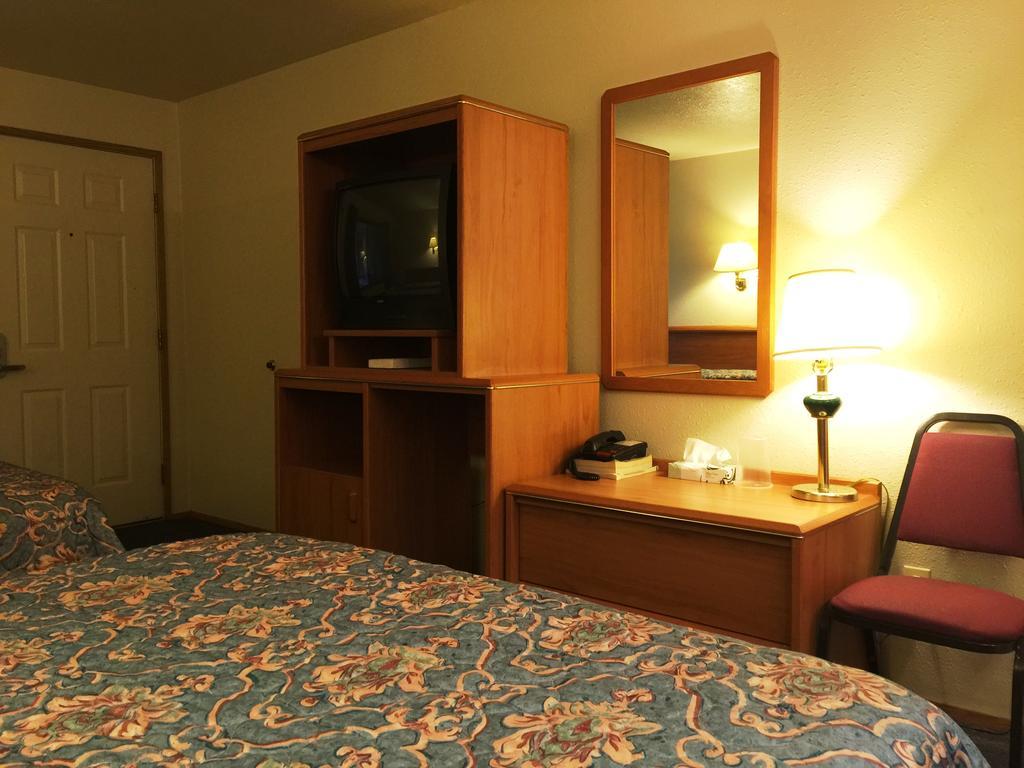 Milwaukie Inn Portland South Экстерьер фото