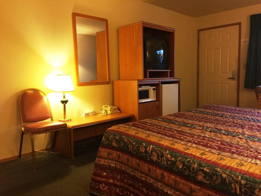 Milwaukie Inn Portland South Экстерьер фото